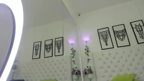 Snapshot of scarlet_stan22 chatting on January 2025 10:30:01 AM Isa online show from January 2025 10:30:01 AM