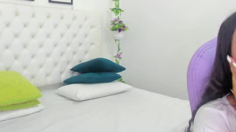 Snapshot of scarlet_stan22 chatting on January 2025 11:04:02 AM Isa online show from January 2025 11:04:02 AM