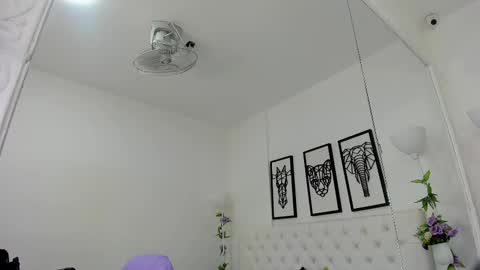 Snapshot of scarlet_stan22 chatting on February 2025 11:01:02 AM Isa online show from February 2025 11:01:02 AM