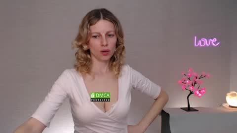 scarlet_sweety online show from April 2026 06:28:01 PM