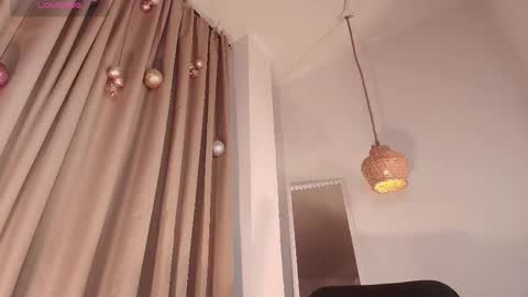 scarlet_veil online show from January 2026 06:44:01 PM