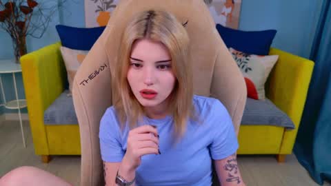 scarletblackwood online show from April 2026 05:18:02 AM