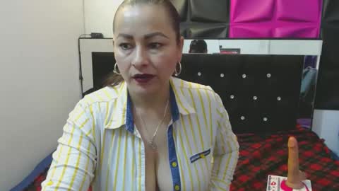 Snapshot of scarletglow1 chatting on January 2025 06:28:01 PM scarletglow1 online show from January 2025 06:28:01 PM