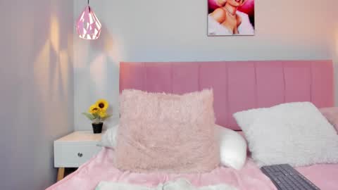 Scarlet  online show from February 2025 01:20:01 PM