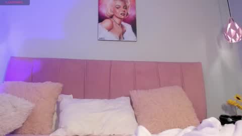 Scarlet  online show from February 2026 09:27:01 PM