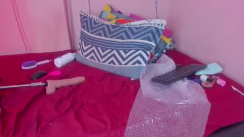 Snapshot of scarleth_blonde chatting on January 2025 01:52:01 AM SCARLETH online show from January 2025 01:52:01 AM