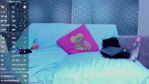 Snapshot of scarleth_blonde chatting on February 2025 10:32:01 PM SCARLETH online show from February 2025 10:32:01 PM