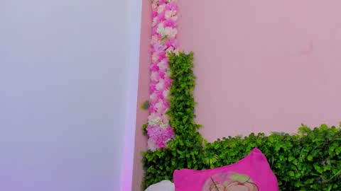 Snapshot of scarleth_blonde chatting on February 2025 02:04:01 AM SCARLETH online show from February 2025 02:04:01 AM