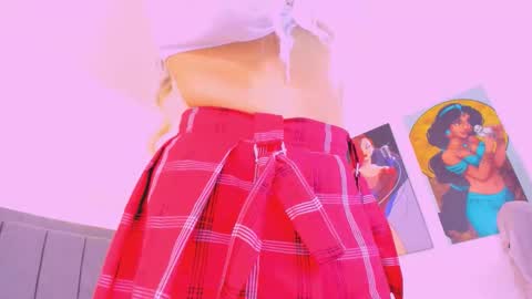 Snapshot of scarletliz chatting on September 2025 03:17:01 PM Scarletliz online show from September 2025 03:17:01 PM