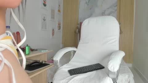 Snapshot of scarletmils chatting on June 2026 01:08:02 PM scarlet online show from June 2026 01:08:02 PM