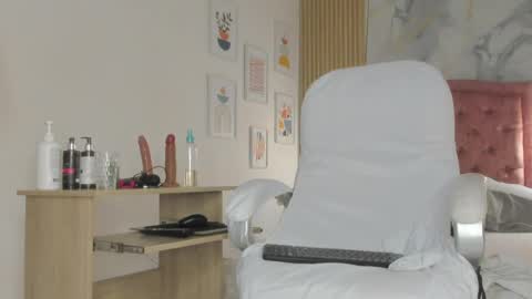 Snapshot of scarletmils chatting on June 2026 12:55:02 PM scarlet online show from June 2026 12:55:02 PM