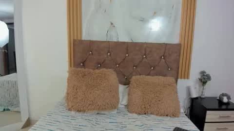 Scarlet Noir online show from January 2026 12:43:01 PM