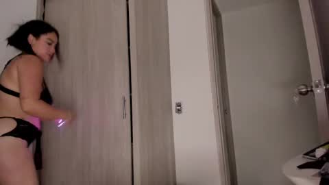 Snapshot of scarlett_diamond chatting on December 2024 12:42:02 AM Scarlett Thumb up please help me 100 its important online show from December 2024 12:42:02 AM