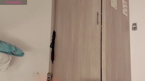 Snapshot of scarlett_diamond chatting on February 2025 02:35:01 AM Scarlett Thumb up please help me 100 its important online show from February 2025 02:35:01 AM