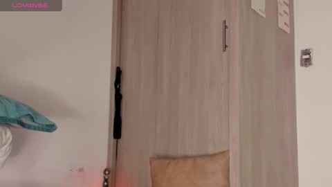 Snapshot of scarlett_diamond chatting on February 2025 12:02:01 AM Scarlett Thumb up please help me 100 its important online show from February 2025 12:02:01 AM