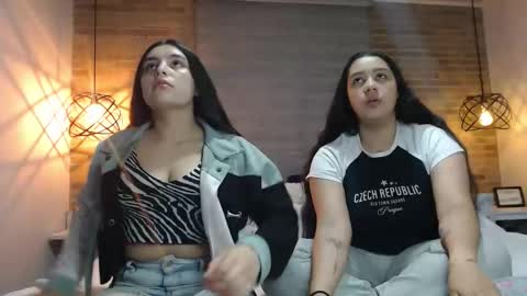 Scarlett and Jazmin online show from December 2025 10:09:01 AM