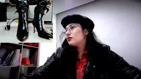 Snapshot of scarlett_sen chatting on February 2026 01:21:01 PM Mistress Scarlett online show from February 2026 01:21:01 PM