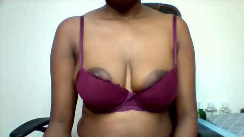 Snapshot of scarlett_shwanty chatting on June 2026 03:52:02 AM Scarlett online show from June 2026 03:52:02 AM