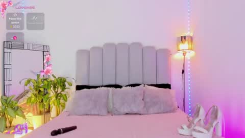 Snapshot of scarlett_steelee chatting on June 2026 11:07:01 PM Scarlett Steelee Independent Model online show from June 2026 11:07:01 PM