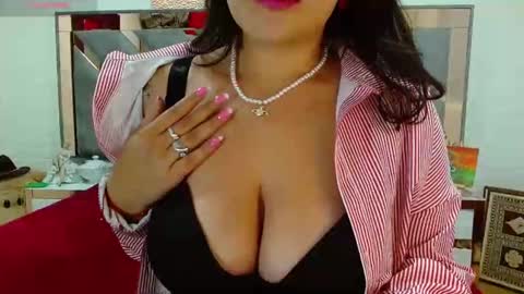 Snapshot of scarlett_tits92 chatting on December 2025 06:38:02 PM hellen online show from December 2025 06:38:02 PM