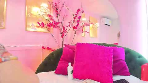 SCARLETTE online show from February 2026 07:43:01 PM