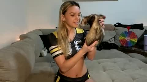 Scarlett online show from October 2025 09:21:02 PM