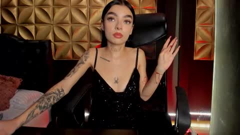 Scarlet online show from December 2025 04:38:01 PM