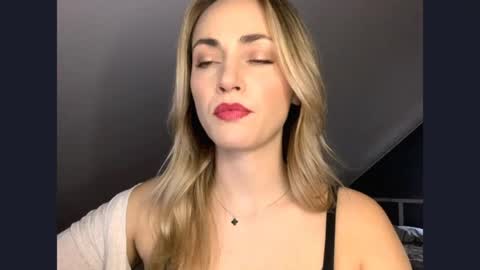ScarlettxBlonde online show from May 2026 02:43:01 PM