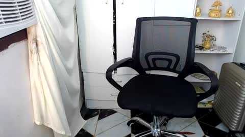 Snapshot of scarletxxxx chatting on January 2025 08:25:02 AM Queen Scarlet online show from January 2025 08:25:02 AM