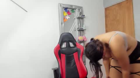 scarllet_lan online show from December 2024 07:27:01 AM