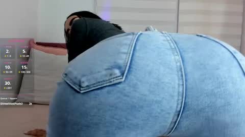 Snapshot of scarlletfoxx chatting on February 2025 11:14:02 PM SCARLLET online show from February 2025 11:14:02 PM