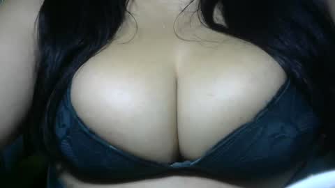 Snapshot of schoco_milf chatting on May 2026 05:41:01 PM mai latina online show from May 2026 05:41:01 PM
