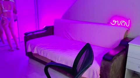 Snapshot of school_love chatting on December 2024 01:06:01 PM Rina online show from December 2024 01:06:01 PM