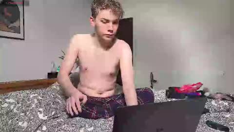 Snapshot of scottish_twink01 chatting on February 2025 04:44:01 PM danny online show from February 2025 04:44:01 PM
