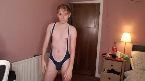 Snapshot of scottish_twink01 chatting on September 2025 07:46:02 PM danny online show from September 2025 07:46:02 PM