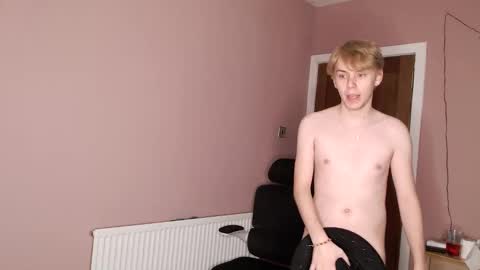 Snapshot of scottish_twink01 chatting on September 2025 01:03:01 PM danny online show from September 2025 01:03:01 PM