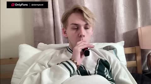 Snapshot of scottish_twink01 chatting on October 2025 11:34:02 PM danny online show from October 2025 11:34:02 PM