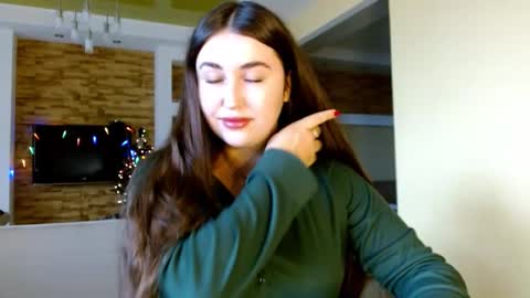 Snapshot of sea_cocktail chatting on December 2025 09:36:01 AM Elizabeth online show from December 2025 09:36:01 AM