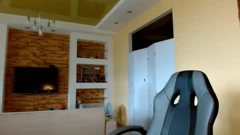 Elizabeth  online show from April 2026 07:57:02 AM