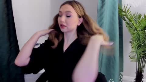 Snapshot of seaebreeze chatting on December 2024 07:38:02 PM Kate online show from December 2024 07:38:02 PM