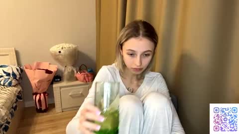 Snapshot of seasonhamiss chatting on May 2026 01:56:01 AM Kate online show from May 2026 01:56:01 AM