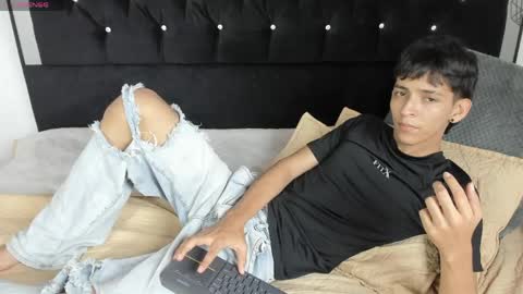Snapshot of sebas_cat chatting on May 2026 01:57:02 AM Sebastian Alvarez online show from May 2026 01:57:02 AM