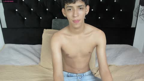 Snapshot of sebas_cat chatting on May 2026 01:44:01 AM Sebastian Alvarez online show from May 2026 01:44:01 AM