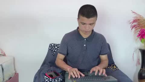 Snapshot of sebas_n_aly chatting on April 2026 02:33:01 AM ely online show from April 2026 02:33:01 AM