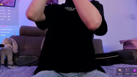     .  INDEPENDENT MODEL online show from March 2026 01:40:02 PM