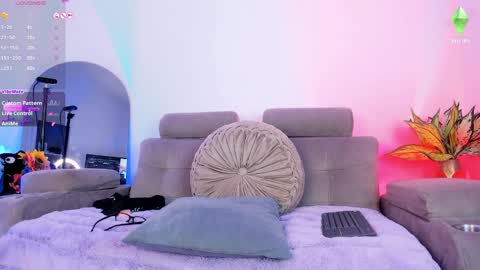     .  INDEPENDENT MODEL online show from April 2026 01:11:01 PM