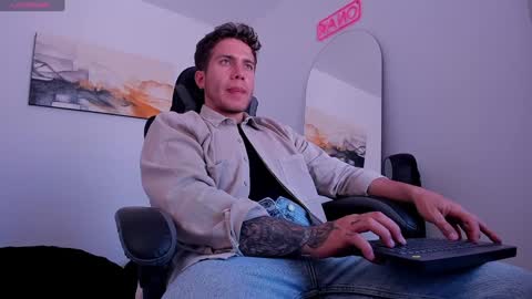 Snapshot of sebastianortizm chatting on January 2025 06:53:02 PM Lucian Sinclair online show from January 2025 06:53:02 PM