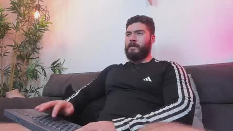 Snapshot of sebastianvilla__ chatting on June 2026 11:43:01 PM Instagram jeanpaulfit online show from June 2026 11:43:01 PM