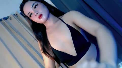 kwen online show from October 2025 11:27:02 PM