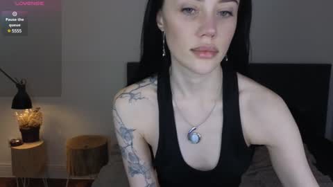 Snapshot of seduced_by_sara chatting on December 2024 09:27:01 PM Sara online show from December 2024 09:27:01 PM